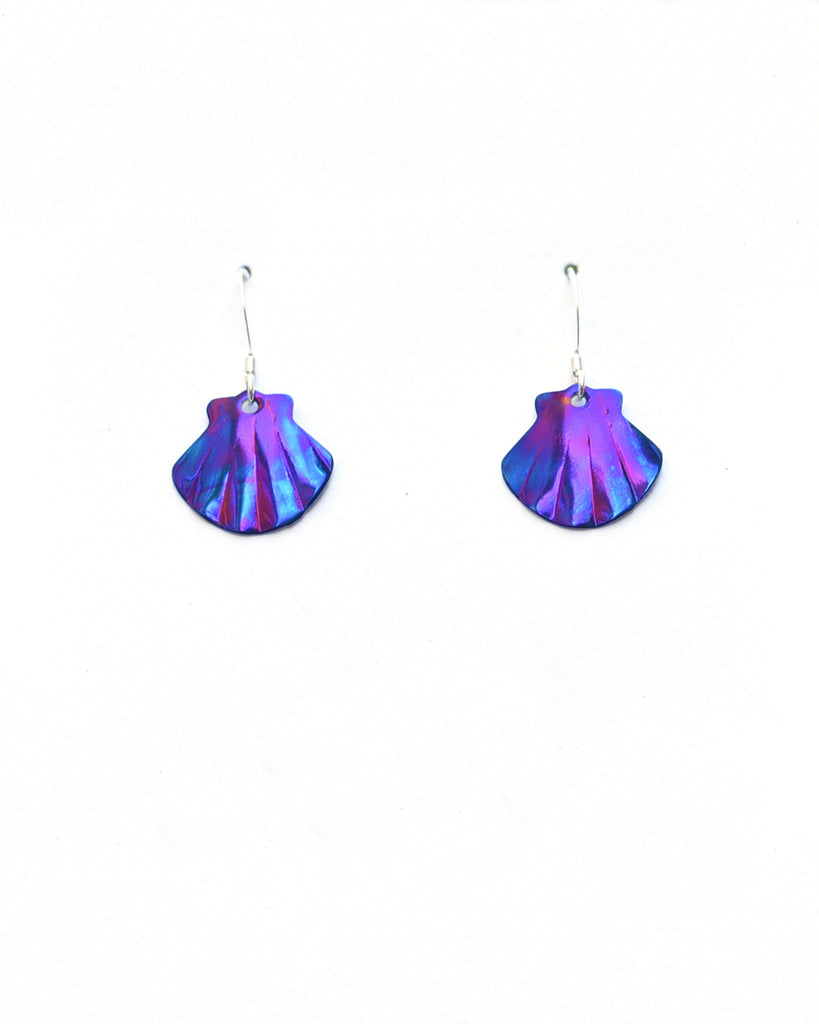 Small Scallop Earrings (3 Colors)