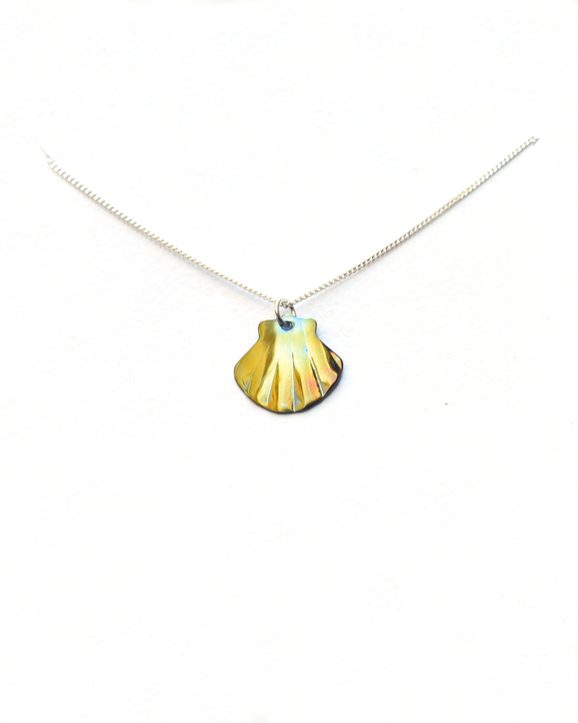 Small Scallop Necklace (3 Colors)